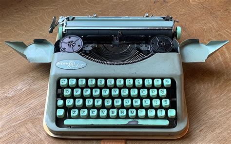 Vtg 1957 Hermes Rocket Model Portable Manual Typewriter 